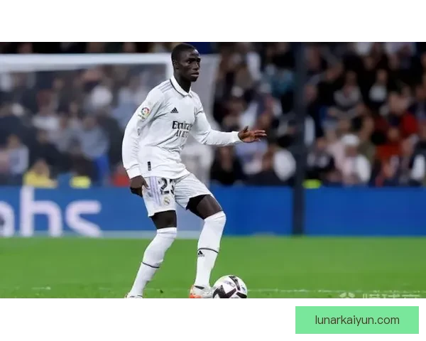 本泽马进攻创造力状态回暖，助力球队在新赛季表现稳健